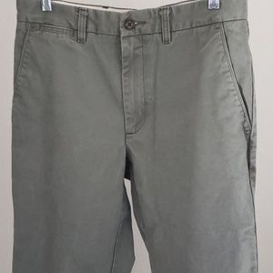 Dockers olive green 32x34 D3 classic fit pants